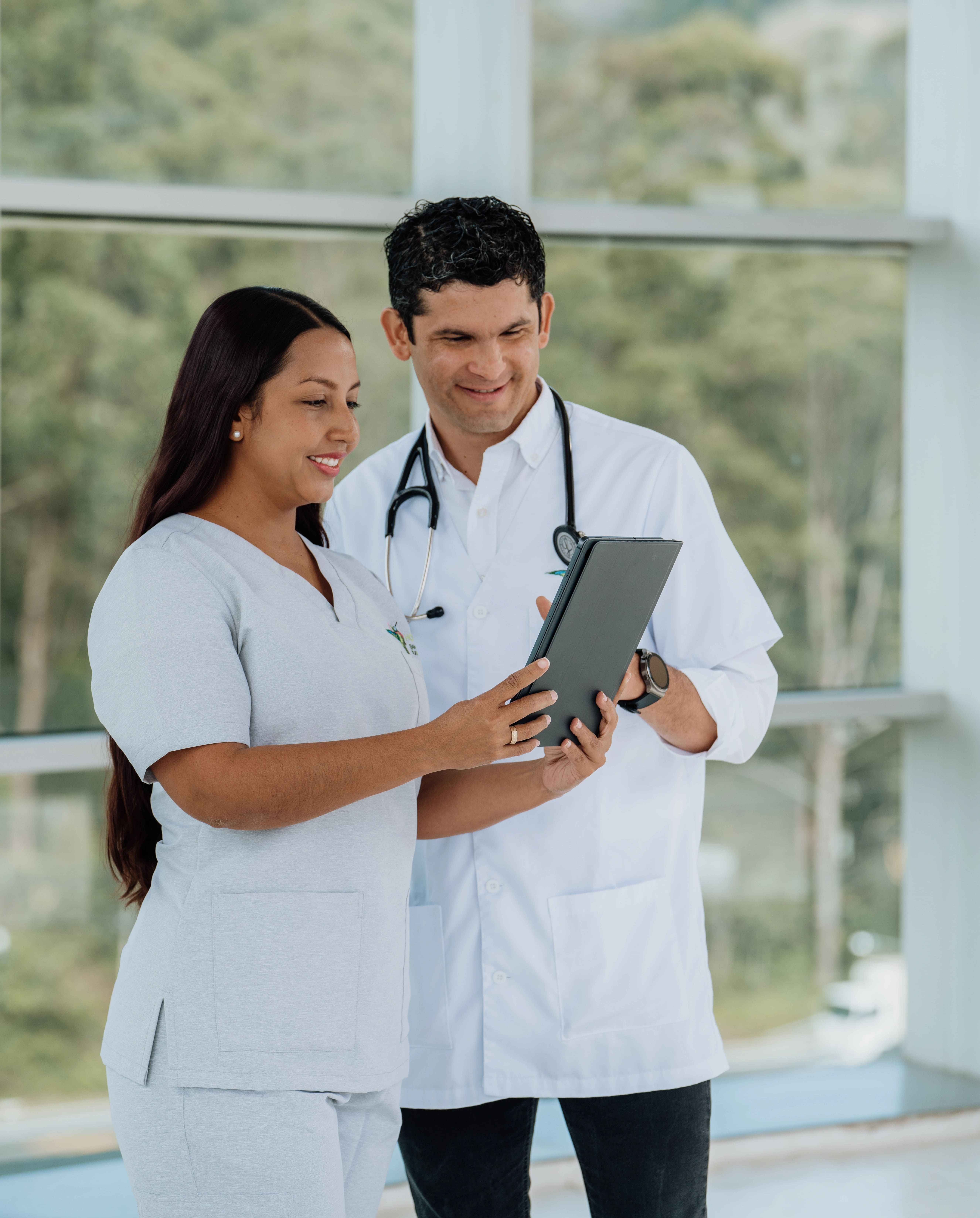Médico y enfermera