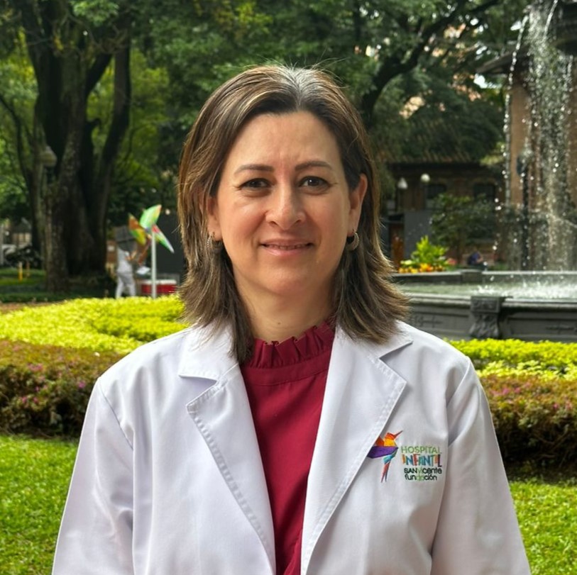 Foto de la Dra. Mónica Patricia Velásquez, reumatóloga pediatra